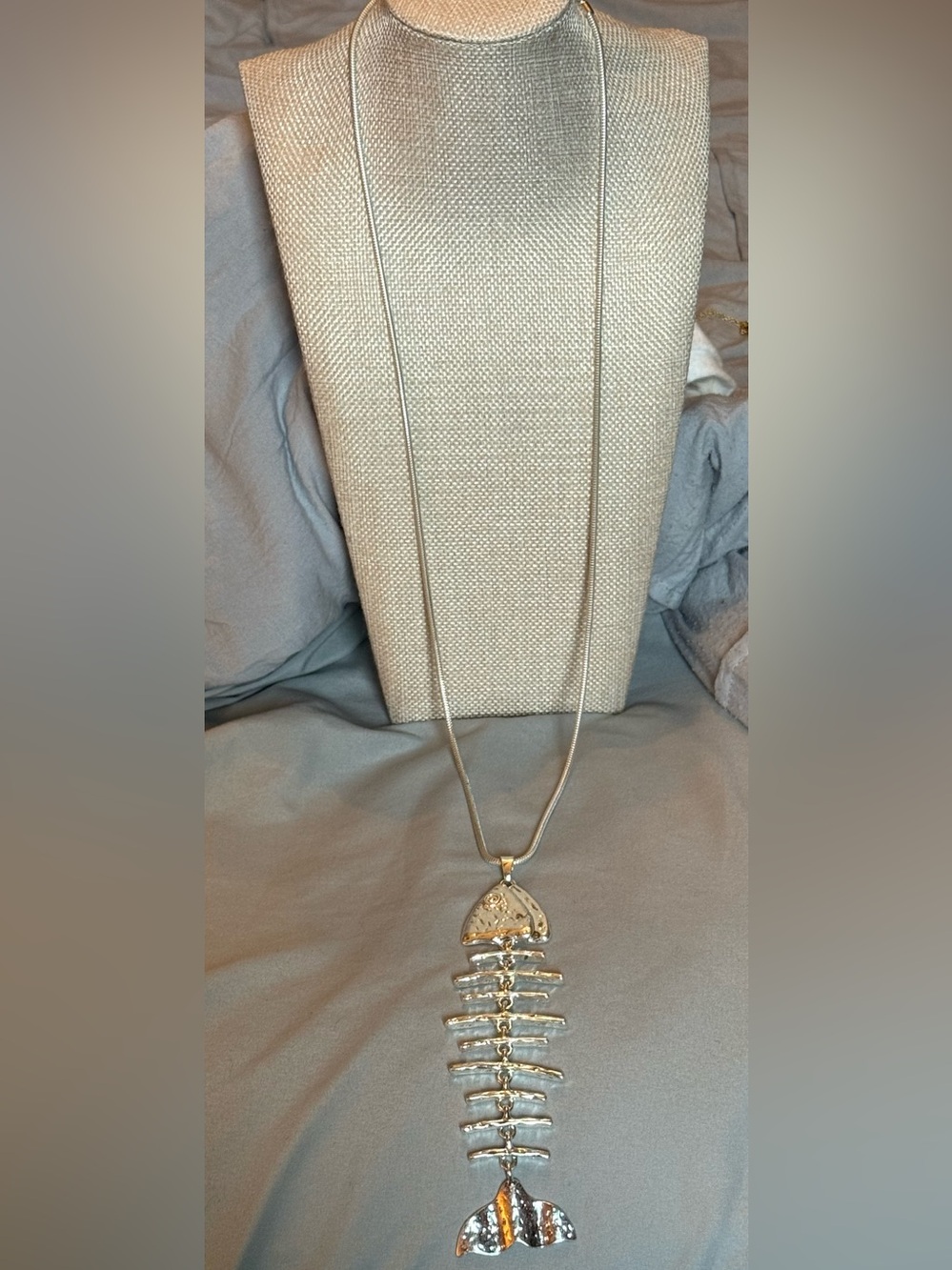 NWOT Wild Blossom Boutique Silver Tone Bony Fish Necklace. Never Worn